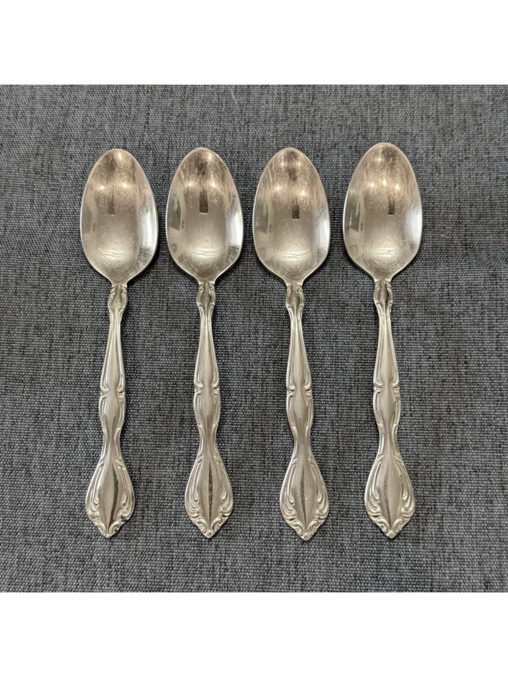 Set of 4 Oneida Cantata Glossy Teaspoons Stainless Flatware Community Spoon